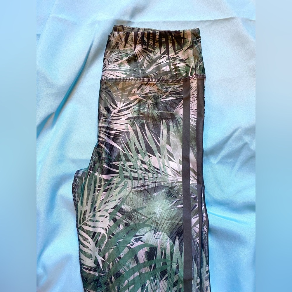 Exercise leggings, greenery print